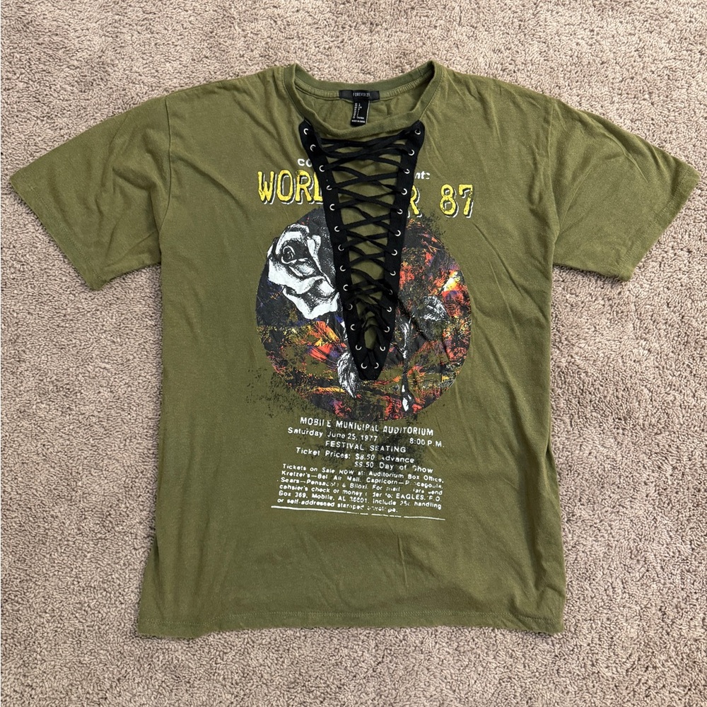 Forever21 Graphic T-Shirt Women size Large Green Short Sleeve World Tour Shirt